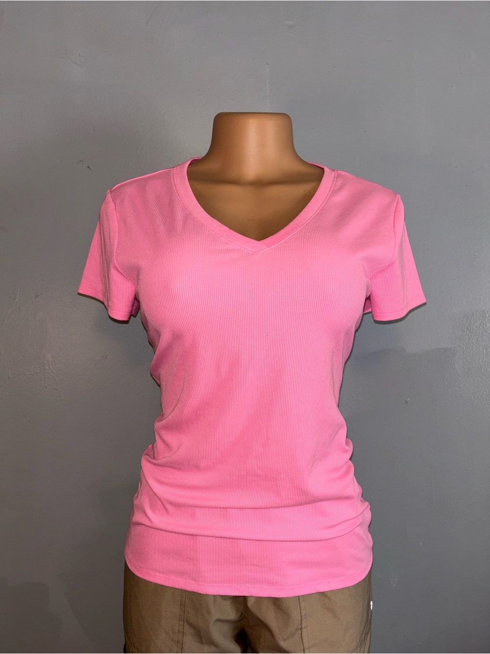 No Boundaries Classic V-Neck Short Sleeve Top - Pink